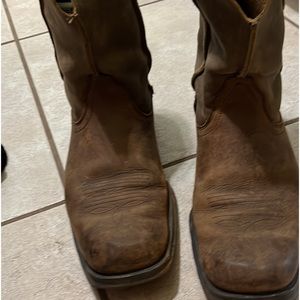Ariat Boots 10 1/2 men’s used but in good condition.